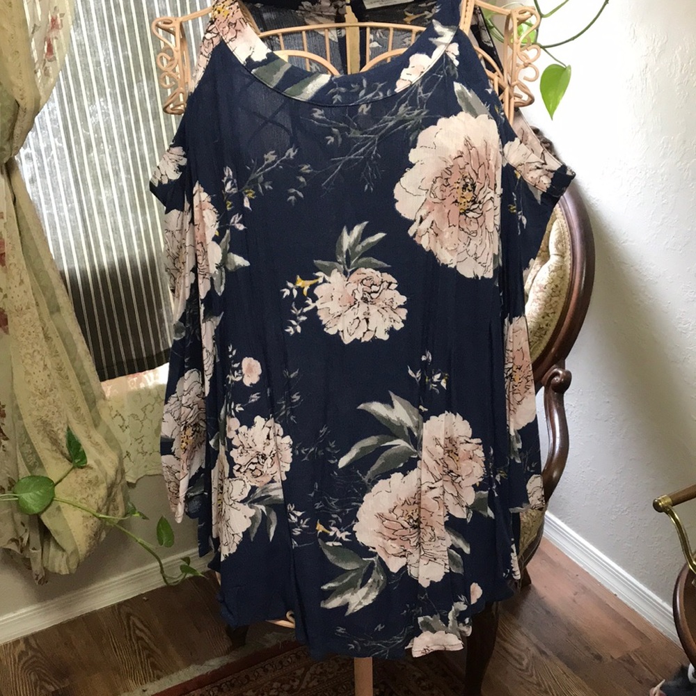 Gorgeous Peek a Boo shoulder blouse by Chic Soul